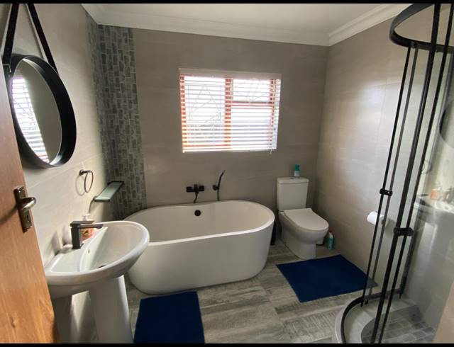 7 BEDROOM HOUSE FOR SALE IN HARTENBOS CENTRAL